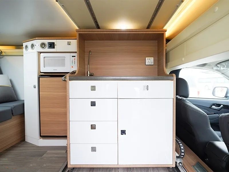 armoire de camping-car 8
