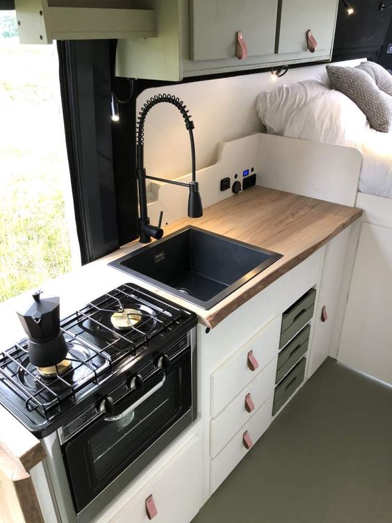 armoire de cuisine pour camping-car2