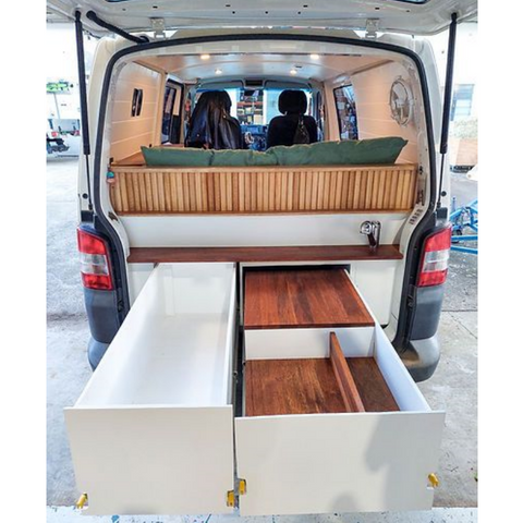 Sièges intérieurs de van VW avec armoires, tiroirs extérieurs coulissants en aluminium, outils de camping