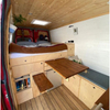 Meubles de camping-car légers, lit double de caravane personnalisé avec armoire et plateau de table rétractable. 