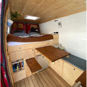 Meubles de camping-car légers, lit double de caravane personnalisé avec armoire et plateau de table rétractable. 