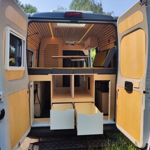 Lit de camping-car en aluminium léger avec armoire sous le lit et tiroirs