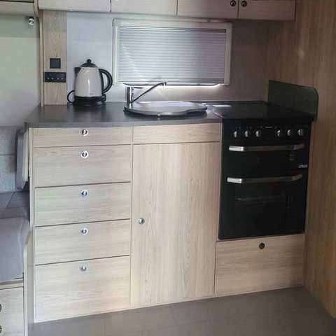 Les meubles légers de RV d'armoire de cuisine en aluminium de haute qualité sont imperméables et ignifuges