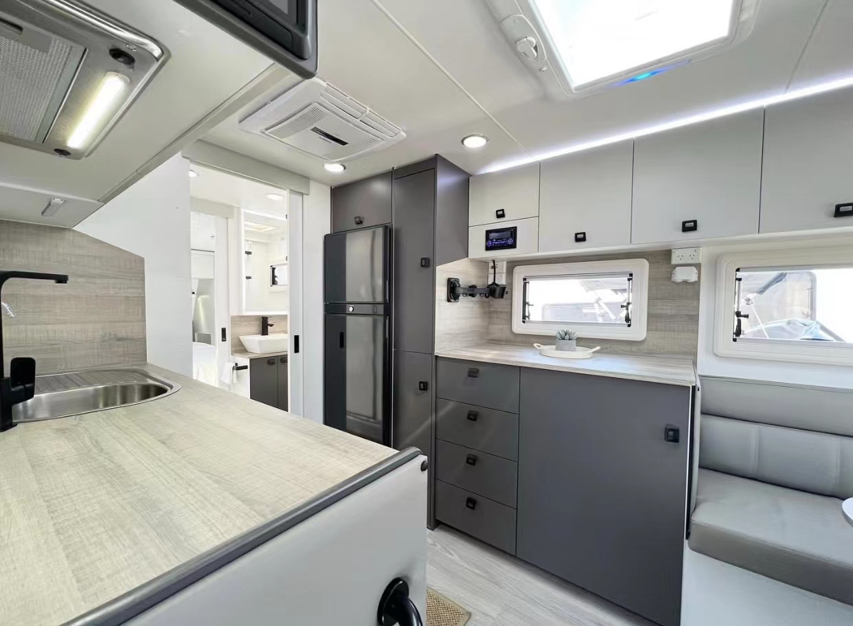 Meubles en aluminium pour camping-car