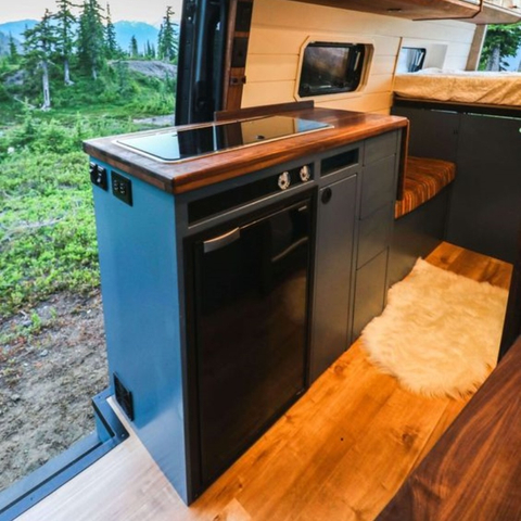 Les armoires de cuisine en aluminium foncé pour camping-car peuvent être installées sur des meubles de camping-car légers pour réfrigérateur