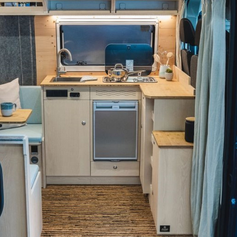 Les armoires de cuisine en aluminium légères pour camping-car sont robustes et durables sans déformation VW Van