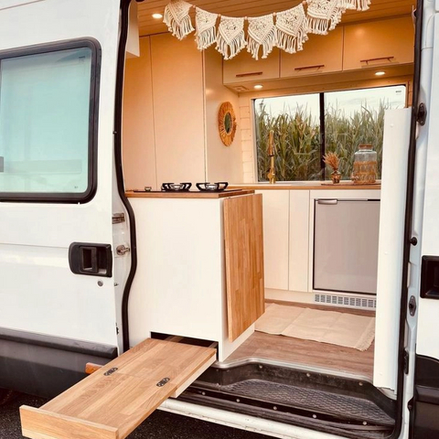Accessoires de camping-car ignifuges imperméables d'armoires de cuisine en aluminium de nid d'abeilles de couleur adaptées aux besoins du client